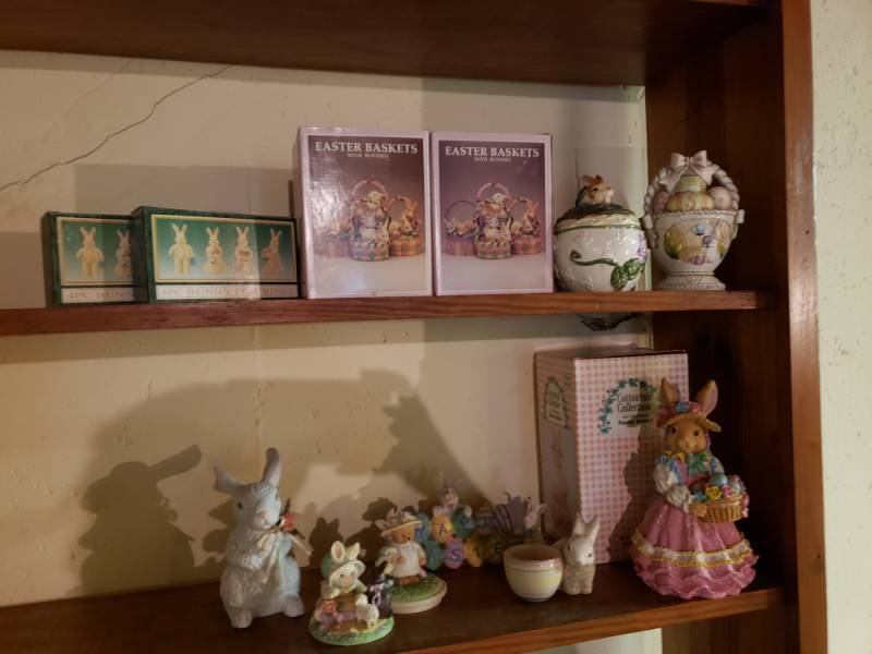 lot 1954 image: Lot of Easter Decorations