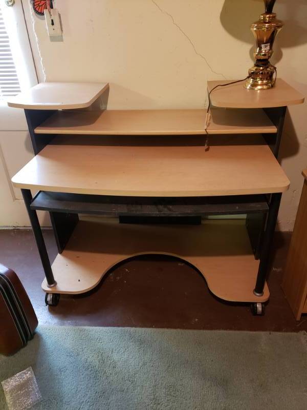 lot 1958 image: Office Desk on Wheels