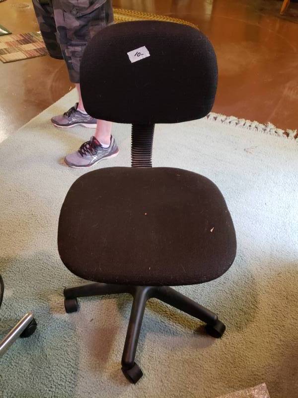 lot 1959 image: Black Office Chair on Wheels