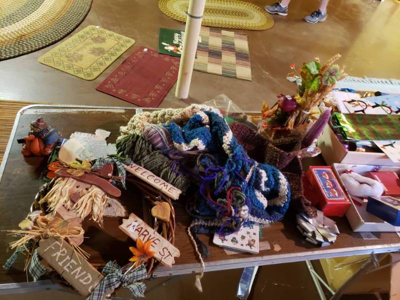 lot 1968 image: Table Top of Treasures - Holiday and Yarn