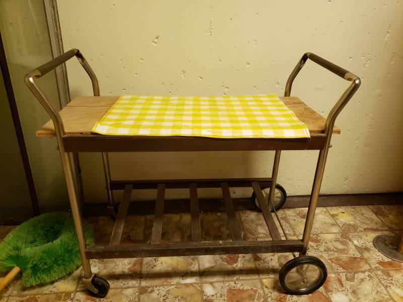 lot 1970 image: Vintage Rolling Cart