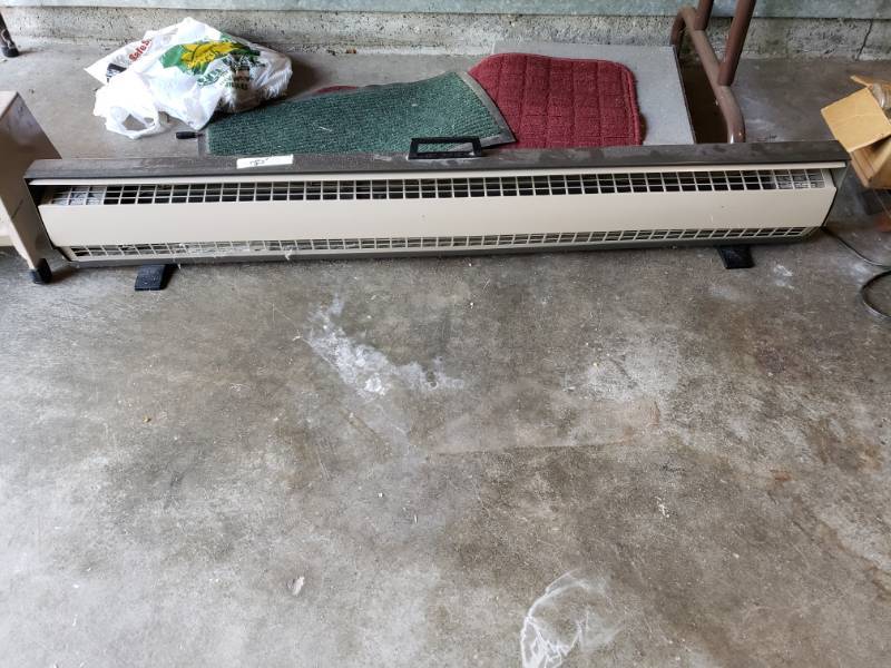 lot 1980 image: Floor Heater