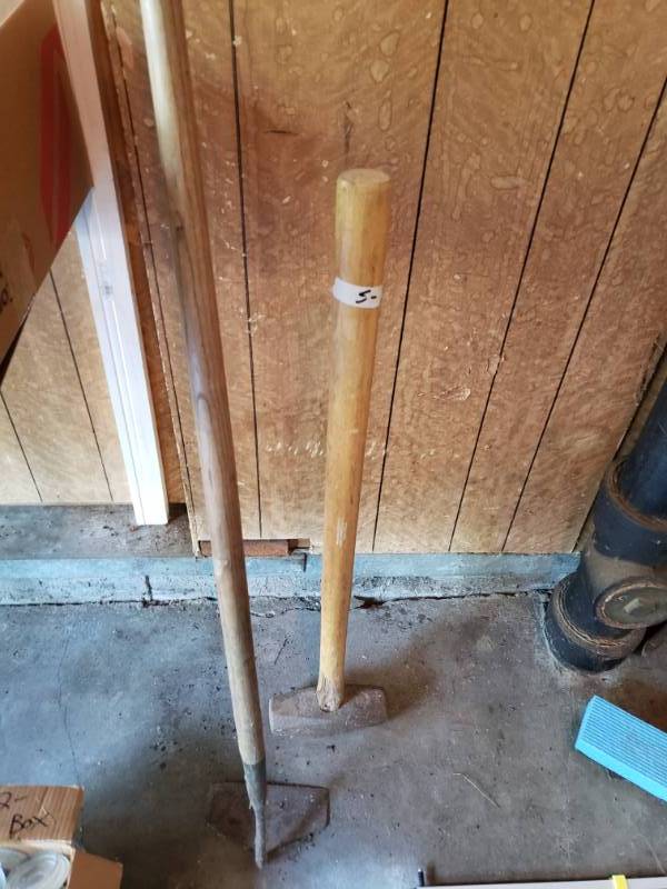 lot 1982 image: Ho and Sledgehammer