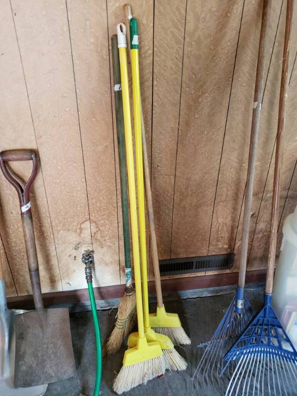 lot 1983 image: Lot of Brooms