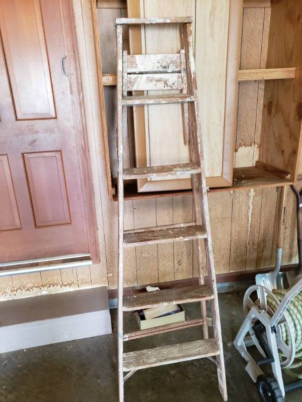 lot 1992 image: Painters Ladder