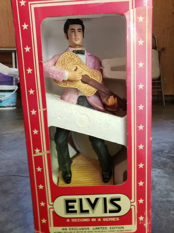 lot 1997 image: Elvis Decanter