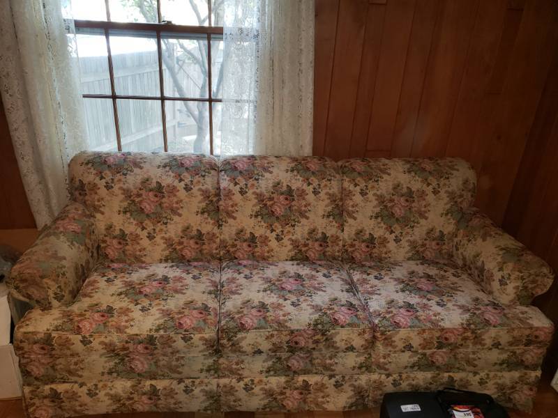 lot 1904 image: Sam Moore Couch