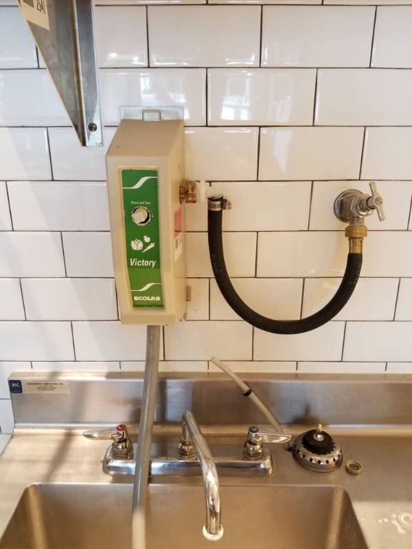 lot 2543 image: Ecolab Soap Dispenser