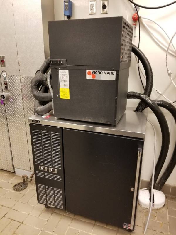 lot 2553 image: Perlick DZS36 Dual Zone Beer Refridgerator Micro Matic Pro Line Draft Beer System