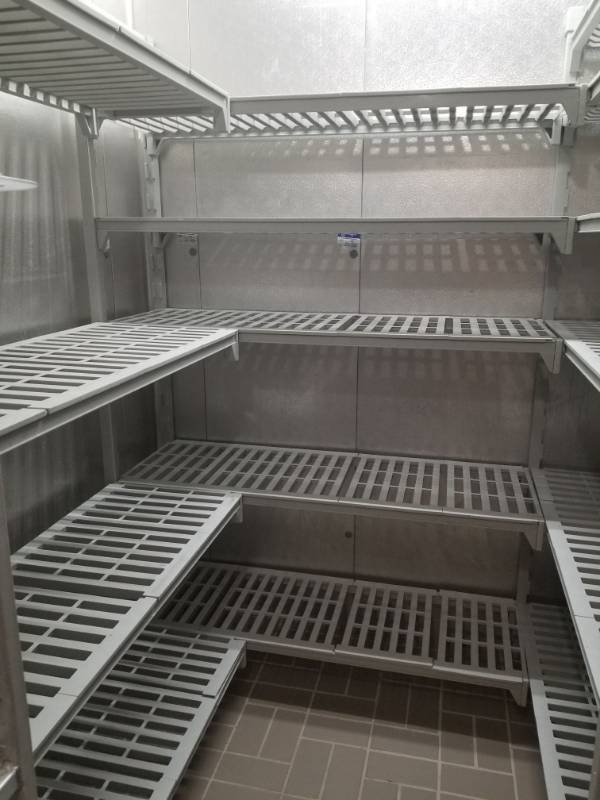 lot 2556 image: Heavy Duty Plastic Metro Walk In Cooler Racks
