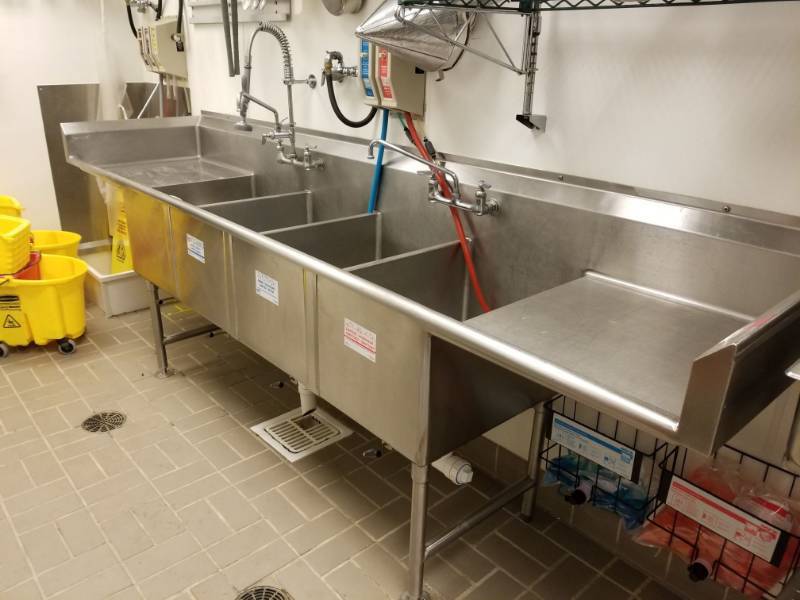 lot 2560 image: 4 Bay Stainless Steel Sink With Sprayer