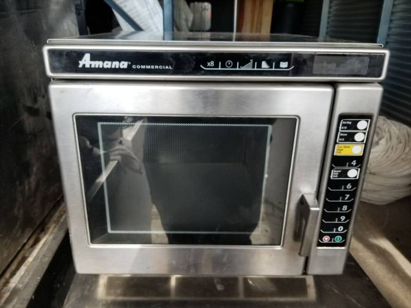 lot 2506 image: Amana Commerical Microwave RC22S2