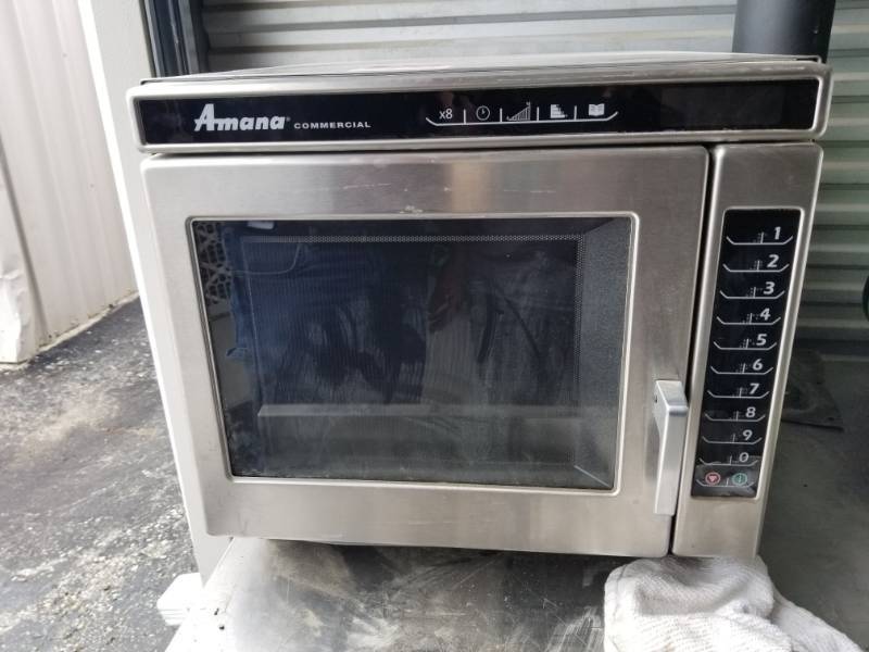 lot 2507 image: Amana Commerical Microwave RC22S2