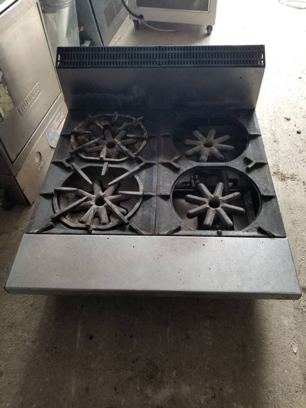 lot 2509 image: Garland 34in 4 Burner Cooktop Gas