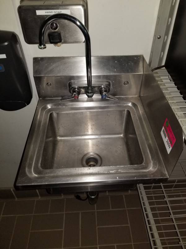 lot 2609 image: Small Hand Sink