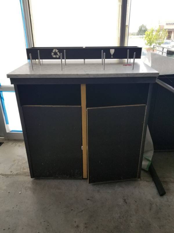 lot 2638 image: Tray Return and Trash Can Unit