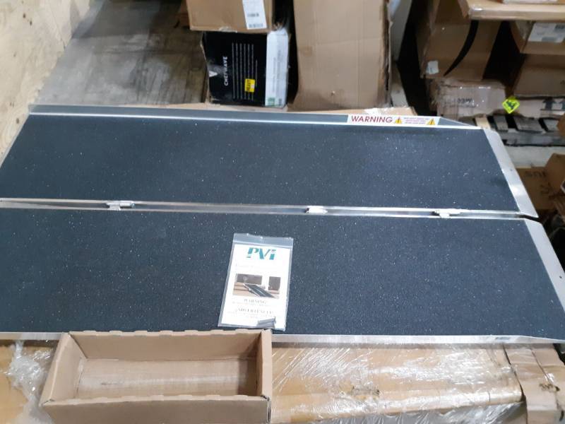 lot 3678 image: Prairie View Industries Portable Ramp