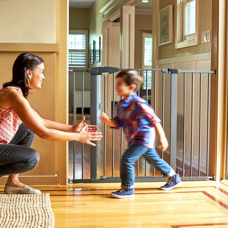 lot 3709 image: Munchkin 46765 Easy Close Extra Large Metal Safety Gate Black