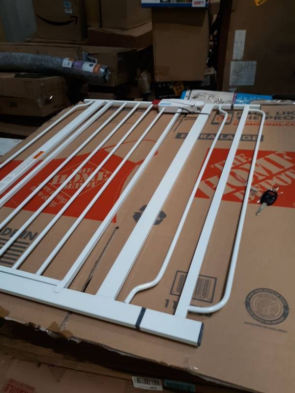 lot 9786 image: Regalo White Indoor Gate