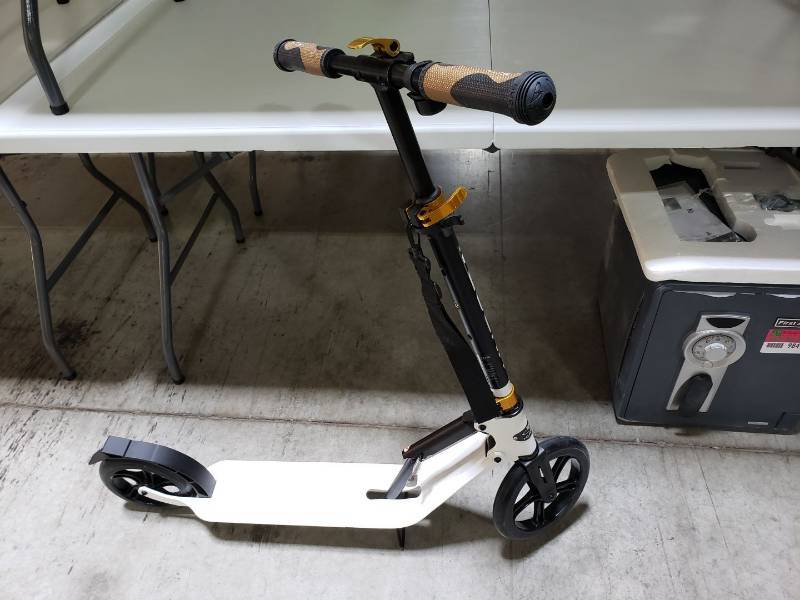 lot 9851 image: Hudora foldable scooter
