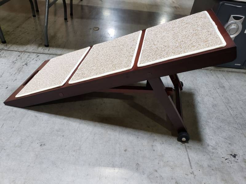 lot 9854 image: Zoovilla collapsible pet ramp