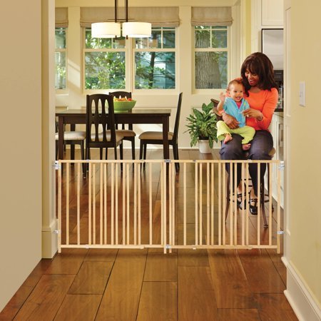 lot 9988 image: Extra-Wide Swing Gate 4649