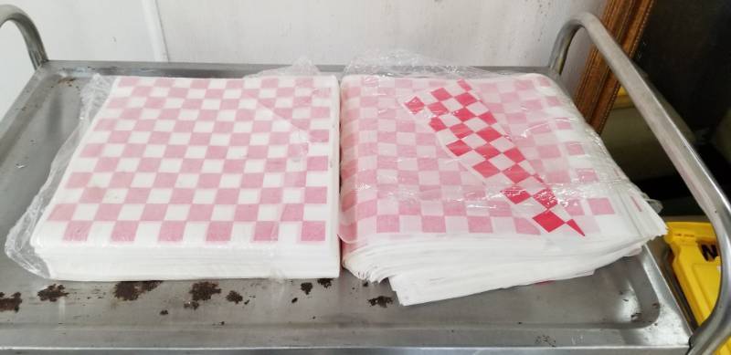 lot 2693 image: Red Gingham Check Paper Liners
