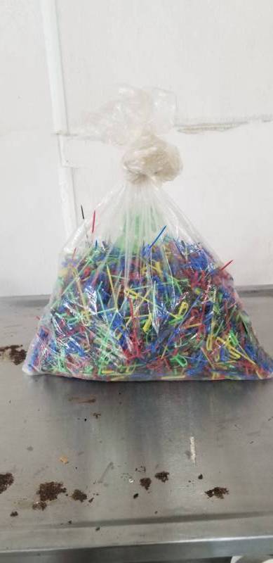 lot 2701 image: Bag of Plastic Drink Stirrer Swords