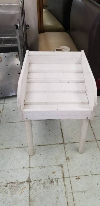 lot 1907 image: White Tiered Table Food Safe Coated
