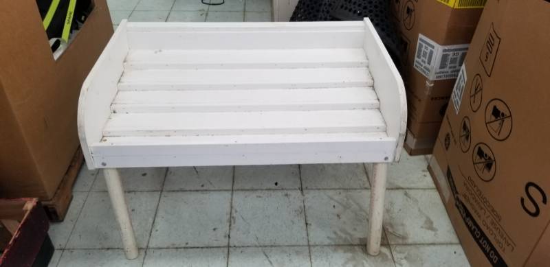 lot 1908 image: White Tiered Table Food Safe Coated