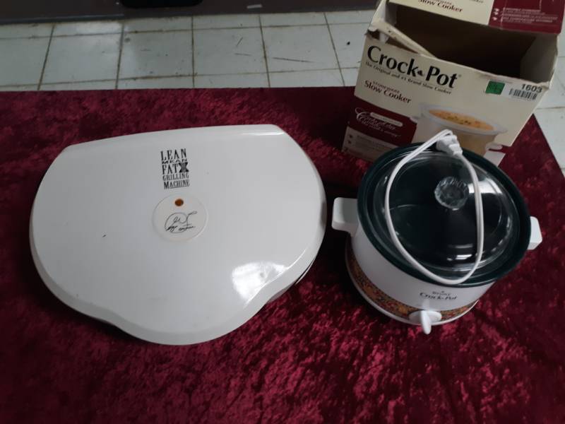 lot 1863 image: Lean Mean Fax Grilling Machine and Crock Pot