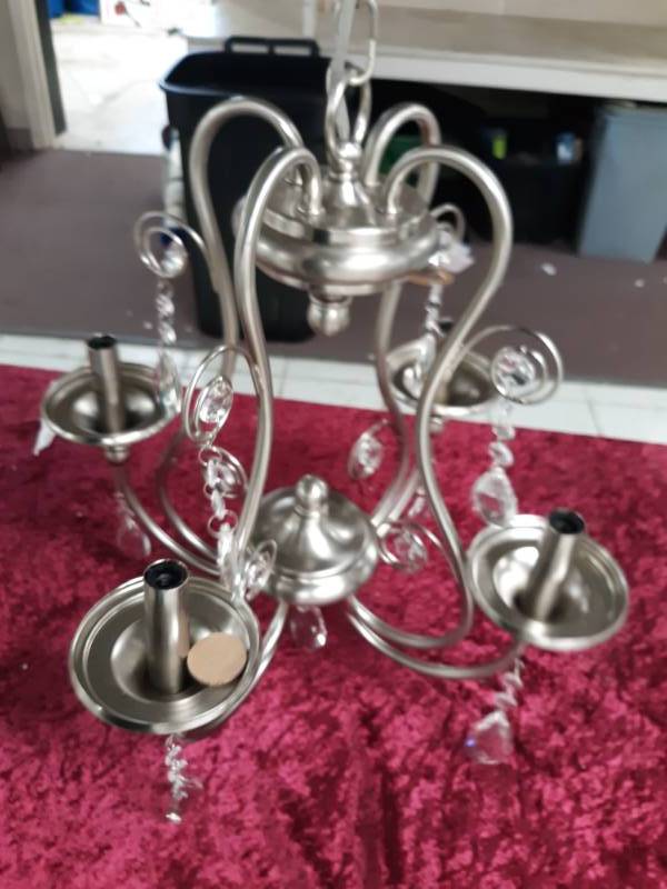 lot 1867 image: 4 Light Chandelier