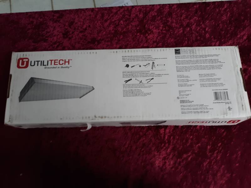 lot 1882 image: Utilitech Flourescent Light Fixture