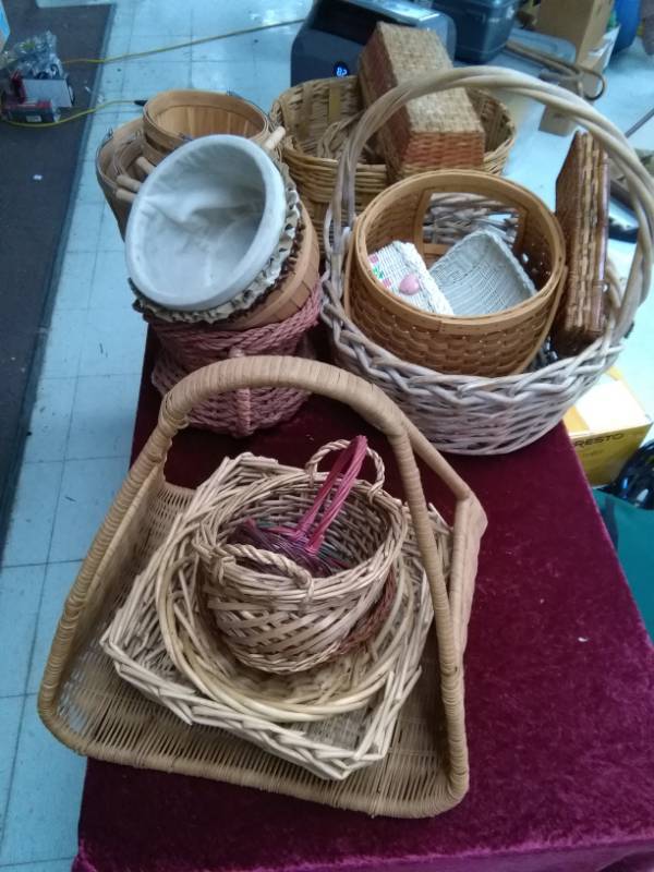lot 5466 image: Lot of Baskets