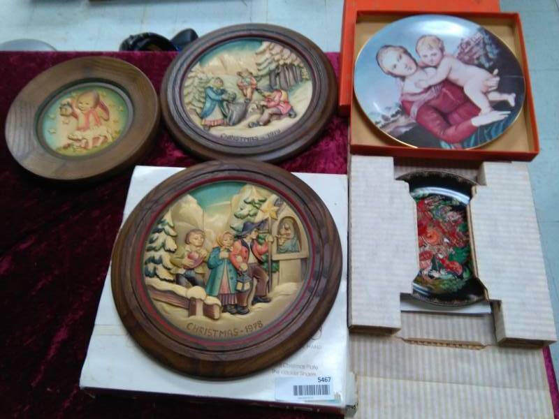lot 5467 image: Collectible Plate Deocrations - Schmid, Anri, Russian Legends - Golden Cockrel, Cowper Madonna & Child