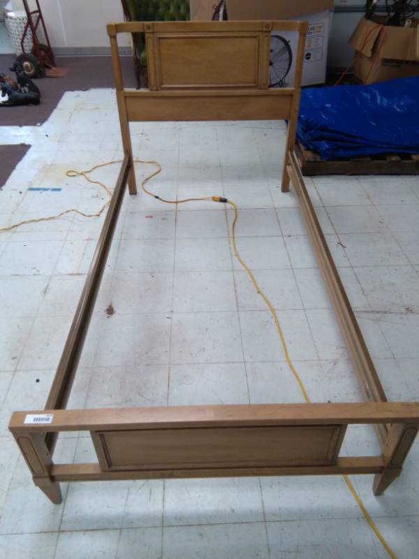 lot 5470 image: Mid Century Modern Twin Bed