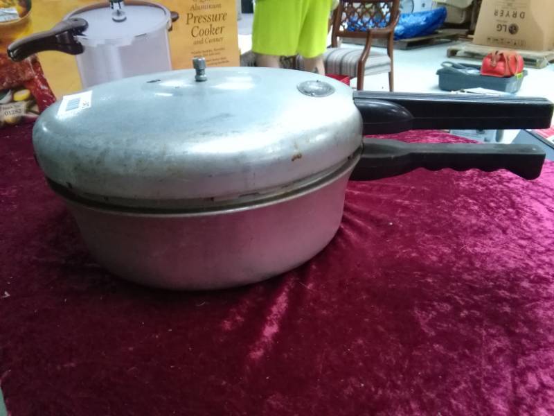 lot 5472 image: Presto Fry-Master Cooker Model 100