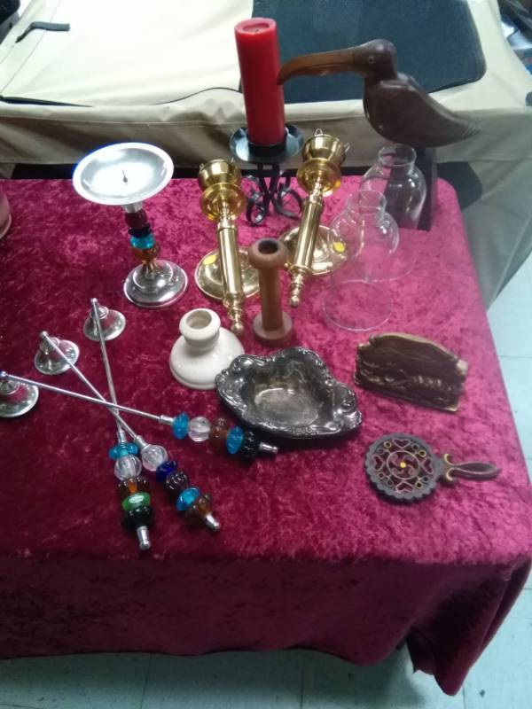 lot 5542 image: Lot of Metal Dcor  Candle Holders