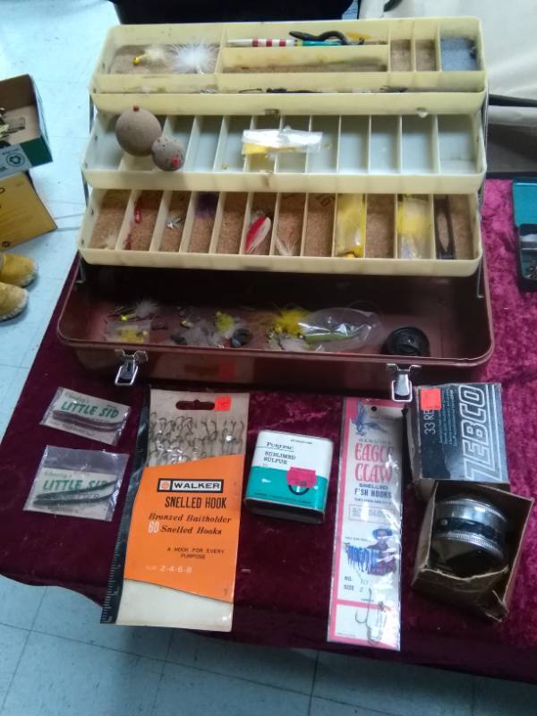 lot 5554 image: Vintage Metal Fishing Tackle Box with Contents Included