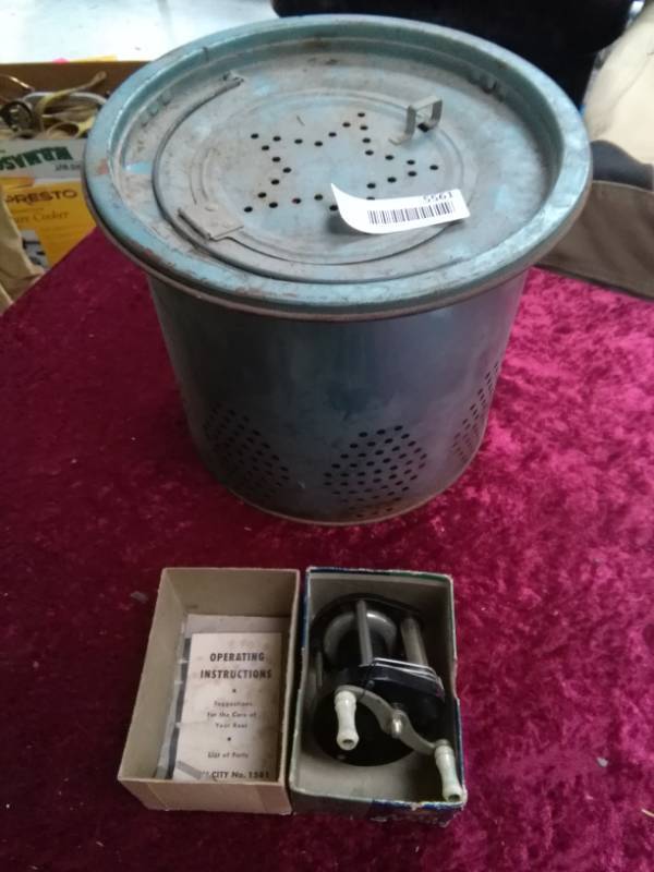 lot 5561 image: Vintage Metal Minnow Bucket and Ocean City Fishing Reel with Box
