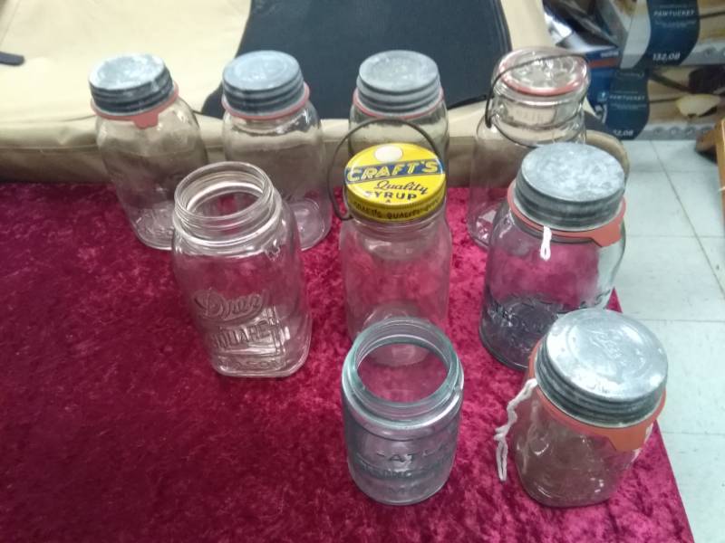 lot 5571 image: Vintage Jars with Zinc Lids, Anchor Hocking, Strong Shoulder, Blue�