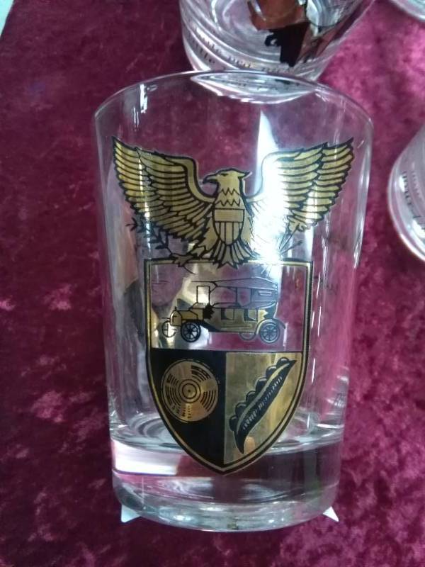 lot 5572 image: Vintage Tennessee Ernie Ford Drinking Glasses Set of 8