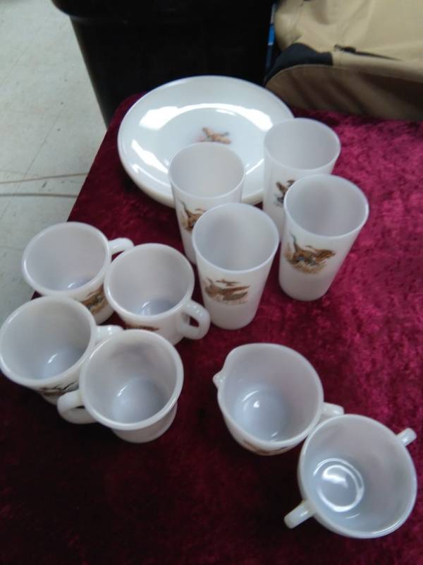 lot 5574 image: Vintage Fire King Waterfowl Plates, Cups and Sugar  Creamer set