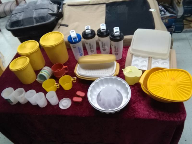 lot 5579 image: Tupperware  Plastic Lot - Canister Set, Jello Mold, Egg Taker, Servalier Bowl w Lid�