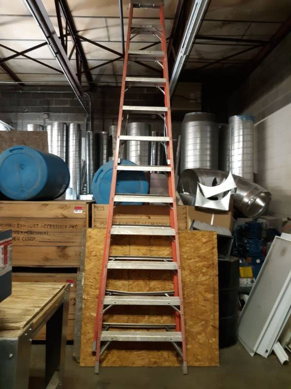 lot 2672 image: Ladder 12 ft A Frame