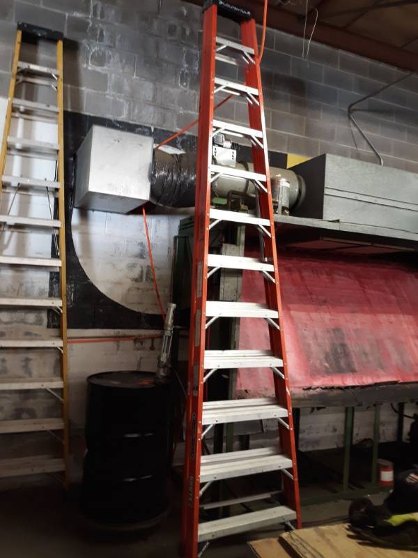 lot 2674 image: 12 Ladder A-frame
