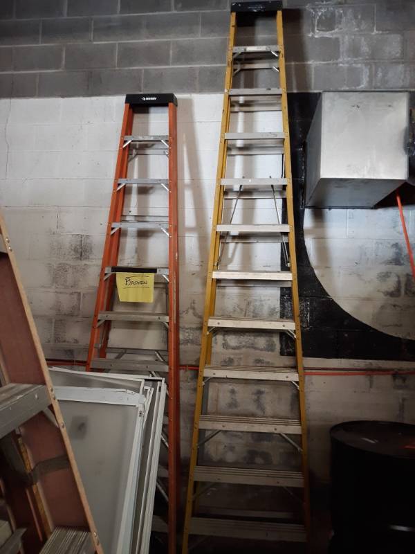 lot 2675 image: 12 Ladder A-frame, and broken 10 Ladder