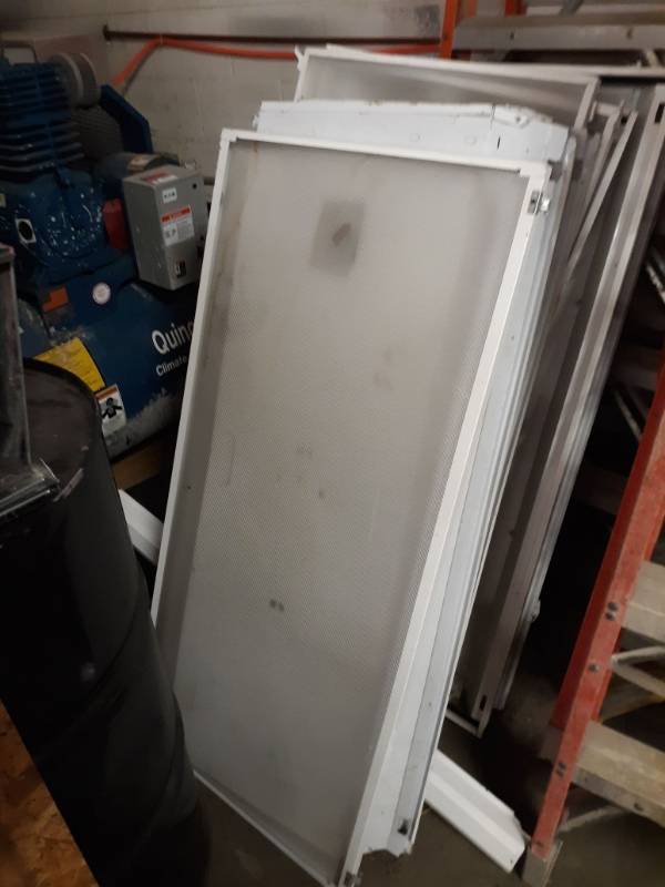 lot 2676 image: 4 - 4 Flourescent Light Ballasts