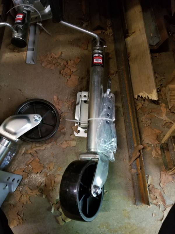 lot 2700 image: New Ironton Trailer Jack