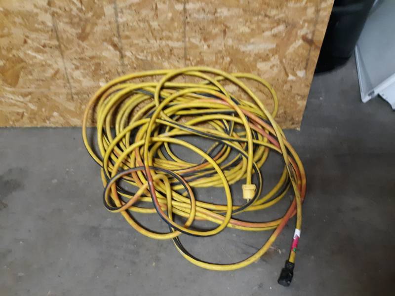 lot 2707 image: Extra Long Heavy Duty Extension Cord